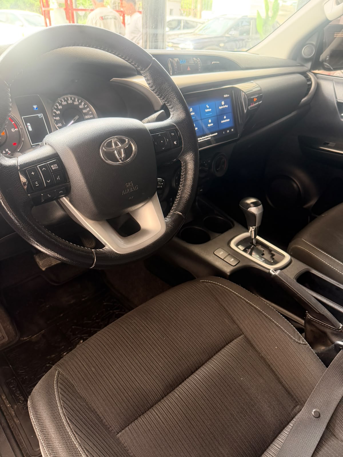 TOYOTA - HILUX   SR   4X4  - AUTOMÁTICA  - 2024